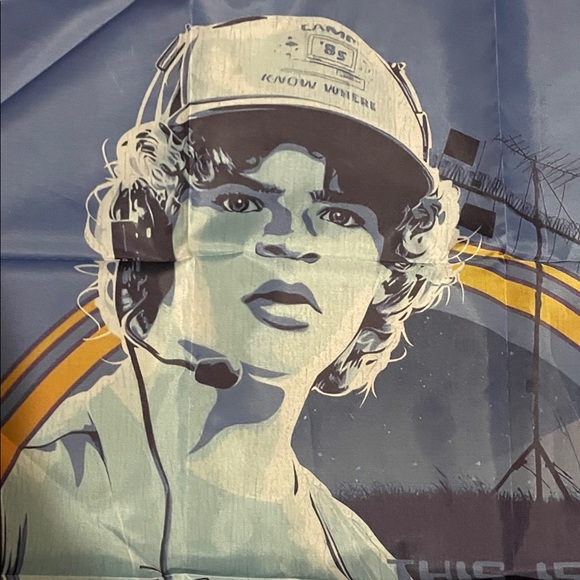 Stranger Things Dustin Code Red Flag - Picture 2 of 2